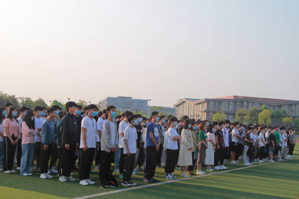 半岛体育